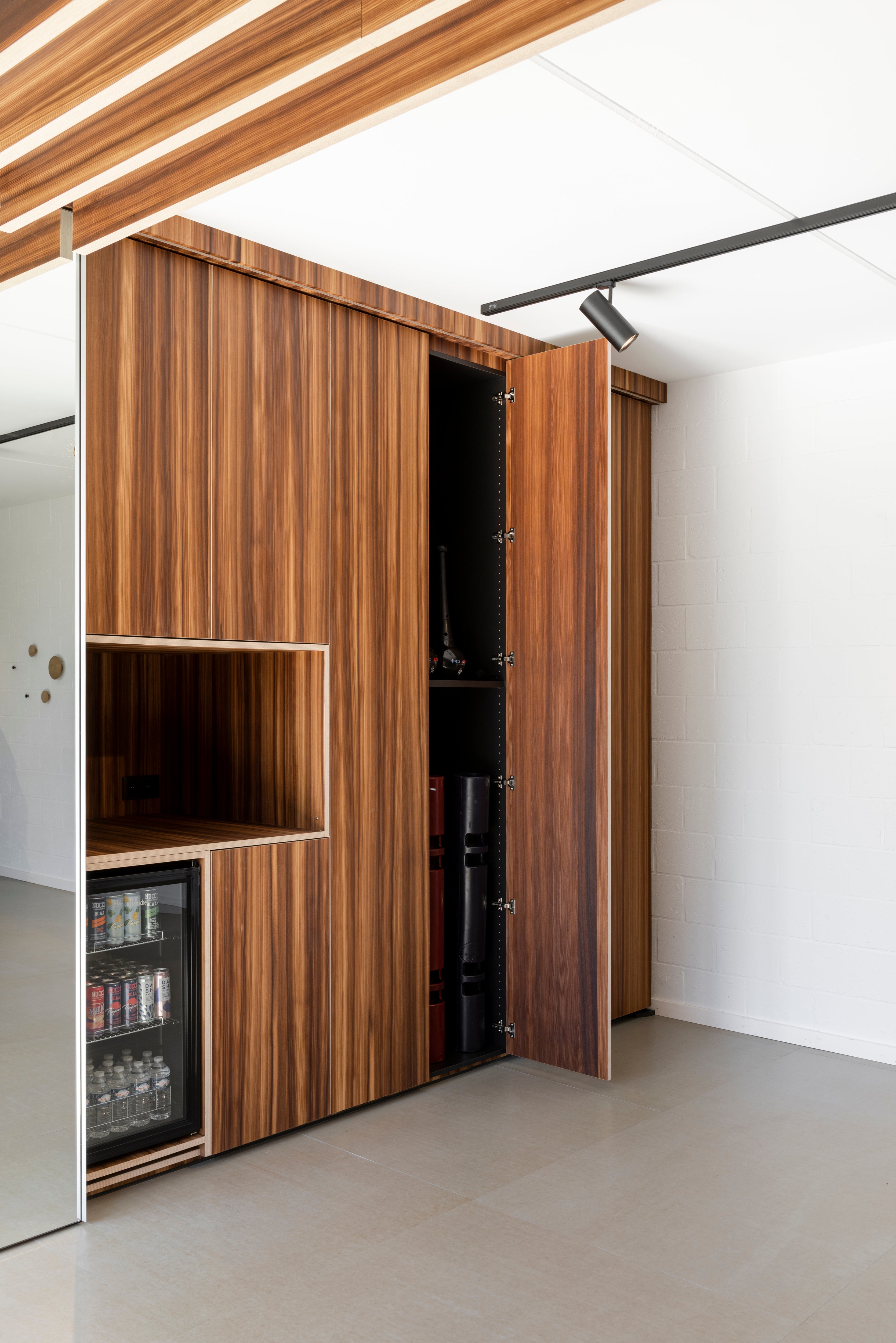 Gym - Gym closet - Larch - Autumn Larch - Nordus Autumn Larch - veneer panels - wood panel