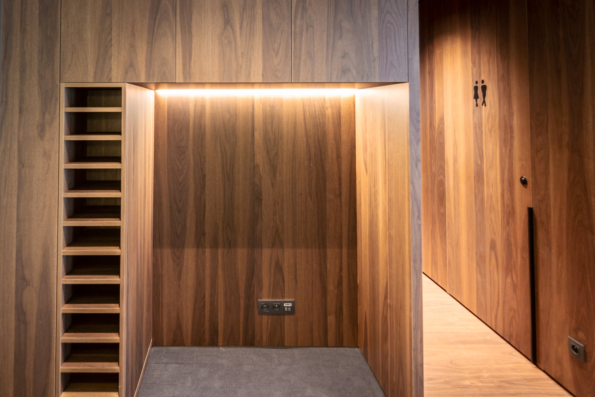 Mariakerke Calliauw - Shinnoki - wood wall - wood for walls - Smoked Walnut