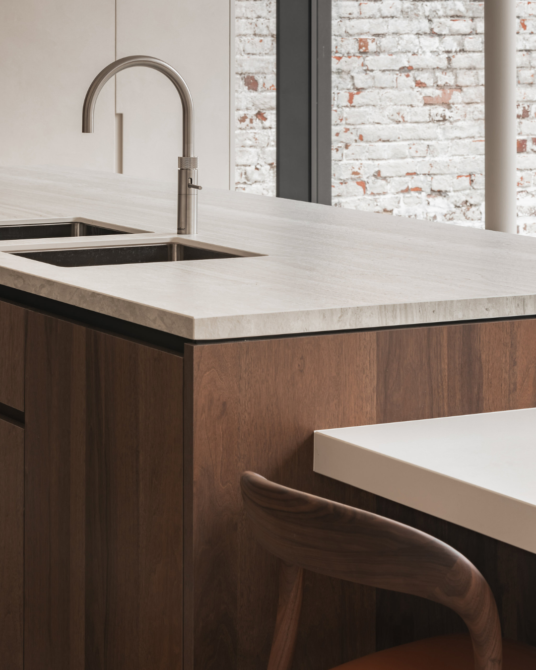 Decospan_shinnoki_smoked_walnut_kitchen