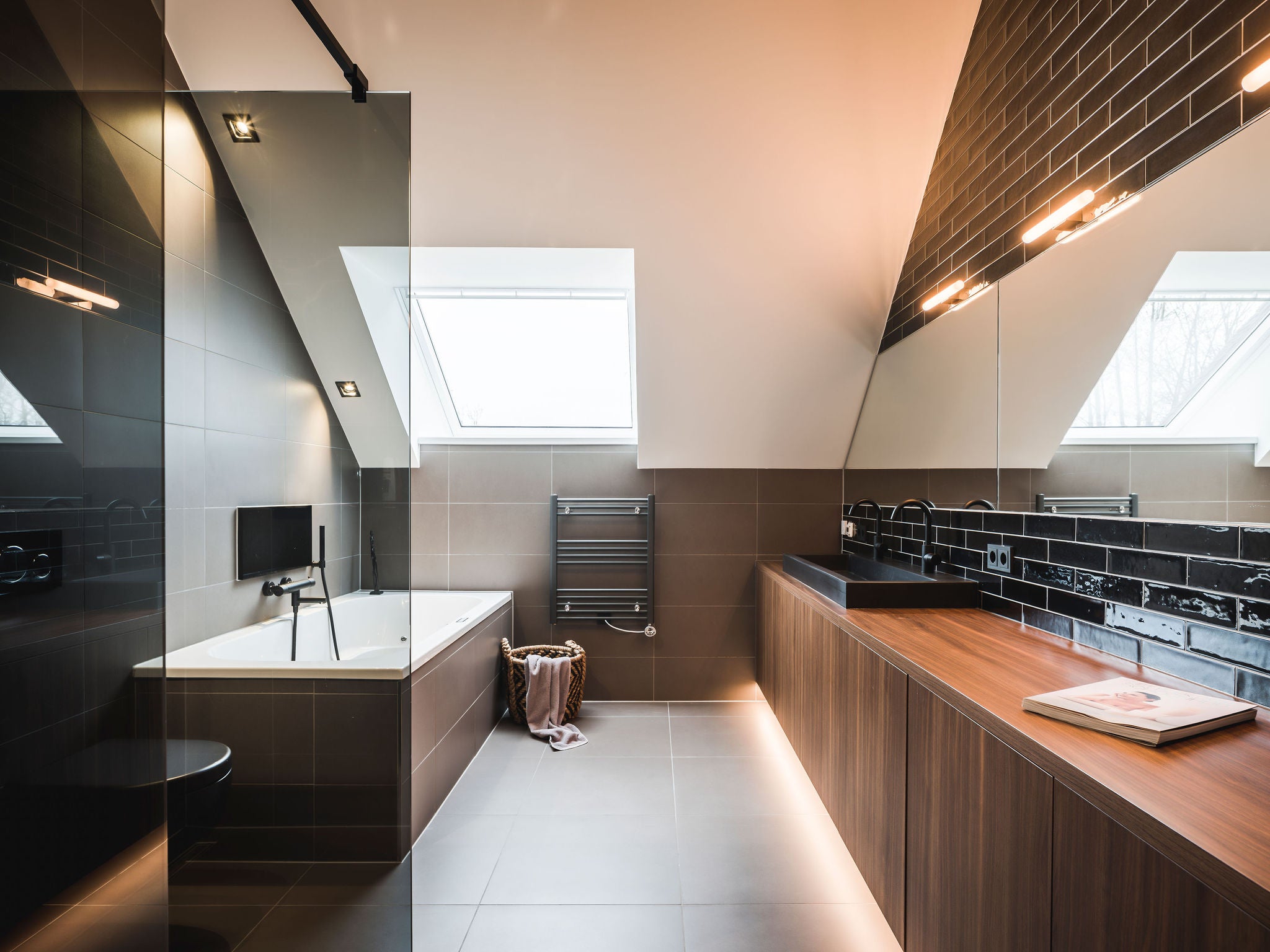 bathroom - Shinnoki bathroom - Shinnoki -Shinnoki Smoked Walnut - Smoked Walnut - wooden bathroom - wooden cabinets bathroom - veneer 