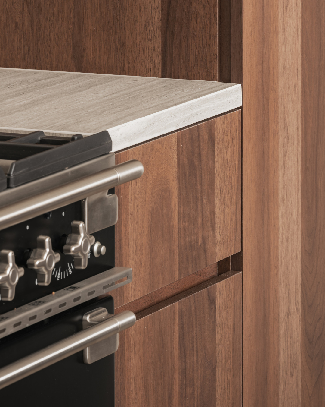 Decospan_shinnoki_smoked_walnut_kitchen_detail