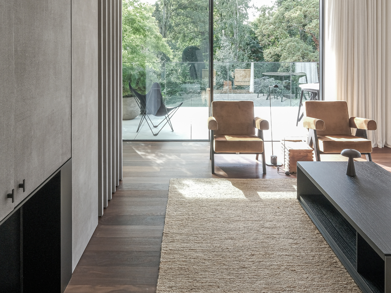 Decospan - project Yaya Black