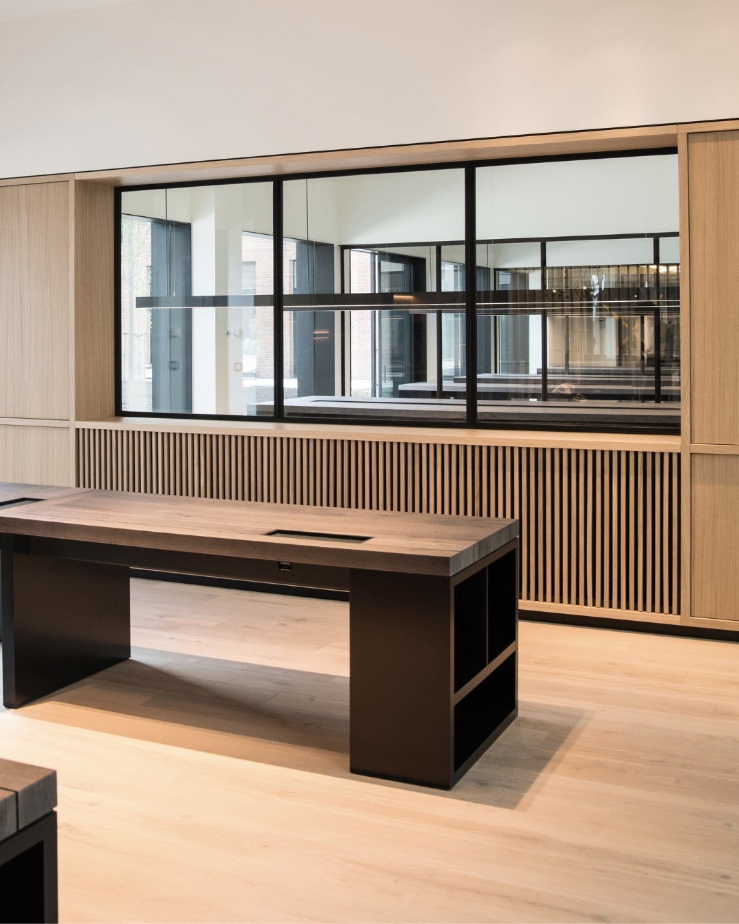 Querkus Vintage - Tomorrowland offices - wood veneer