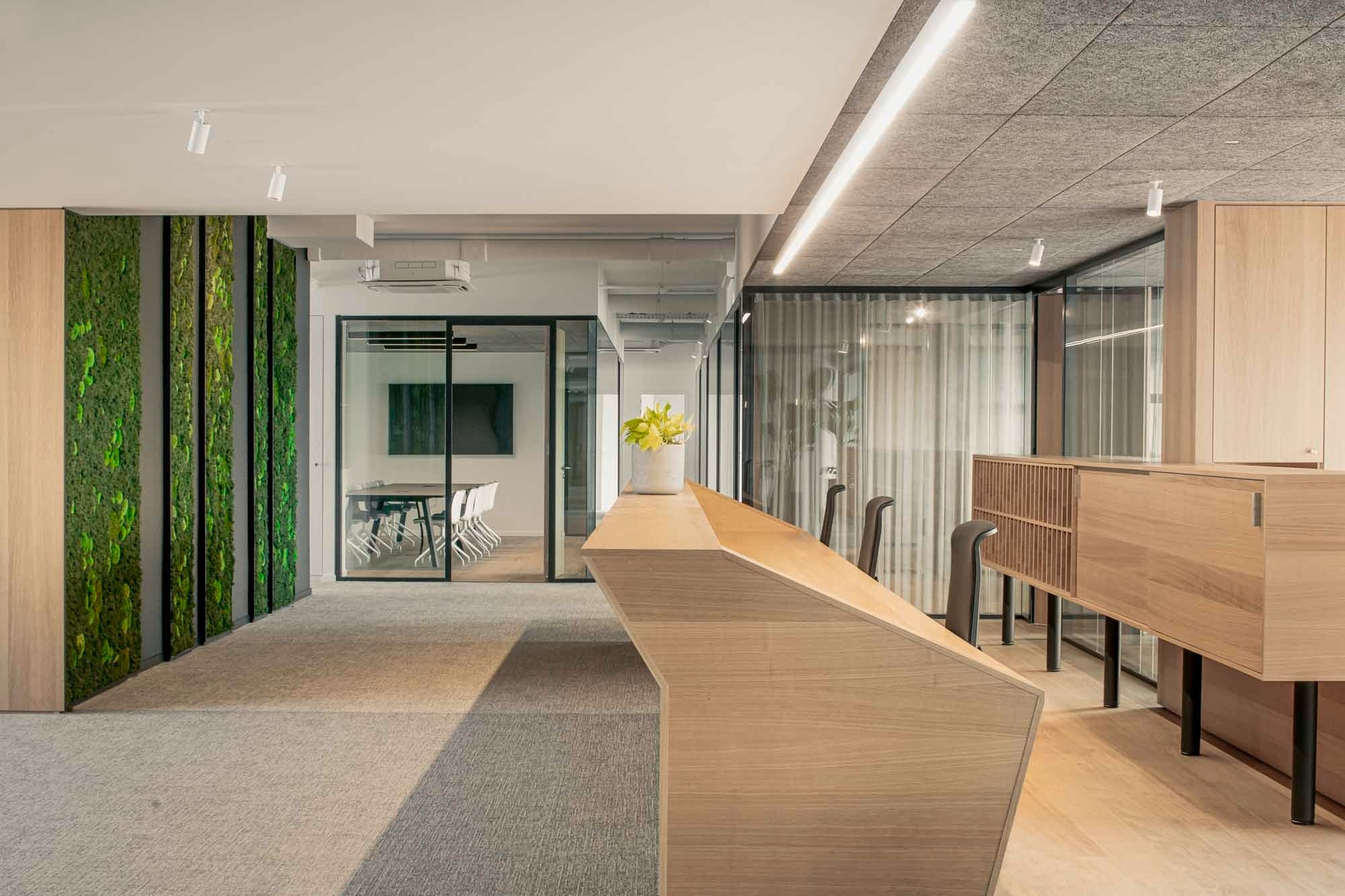 anegre wood - anegre veneer - Van Tornhaut Aalter - office