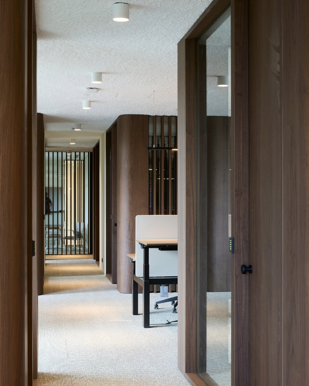 Shinnoki Pure Walnut - office - coworking space - wood veneer - hallway
