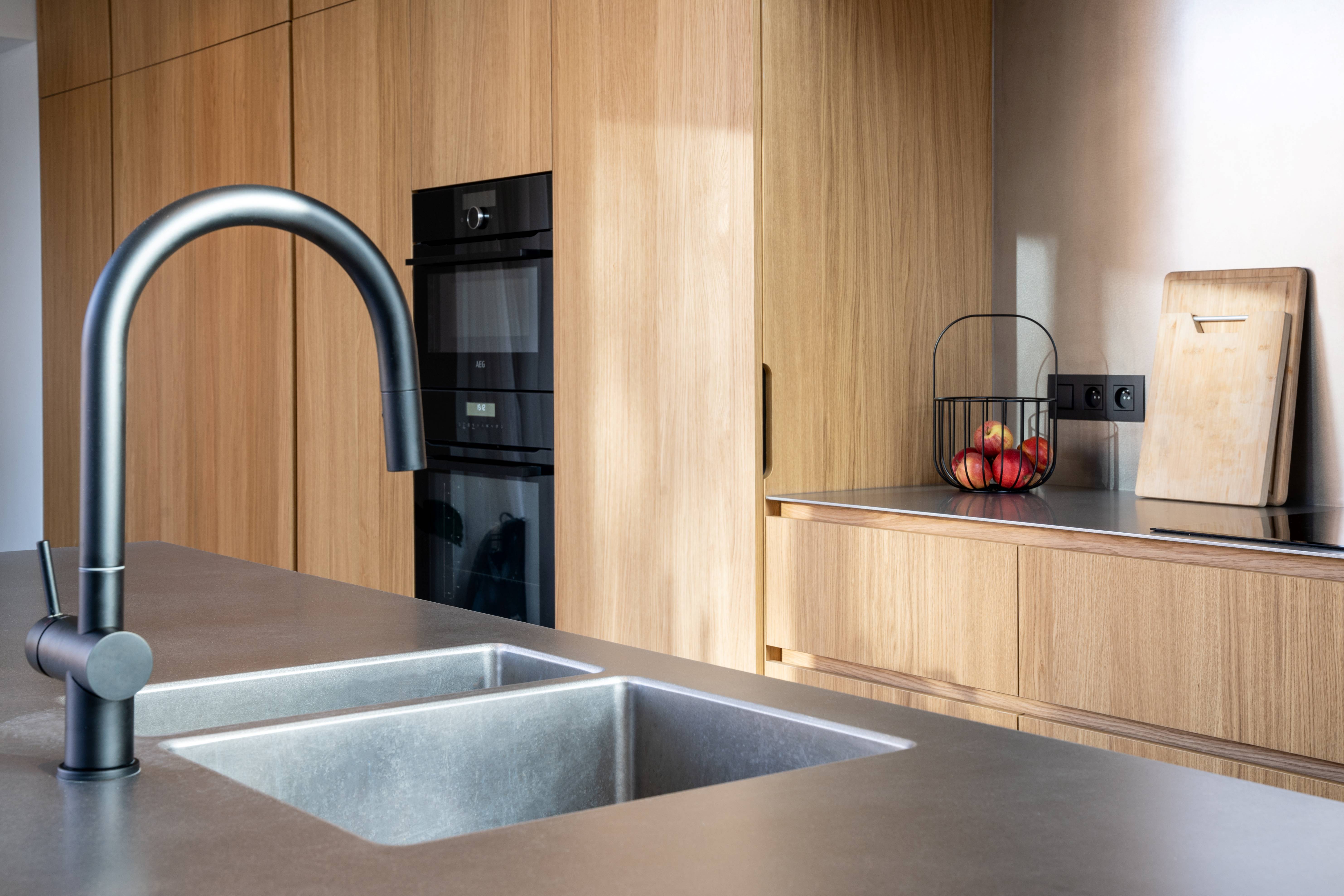 Shinnoki - oak kitchen - veneer kitchen - veneer panels - prefinished panels - kitchen