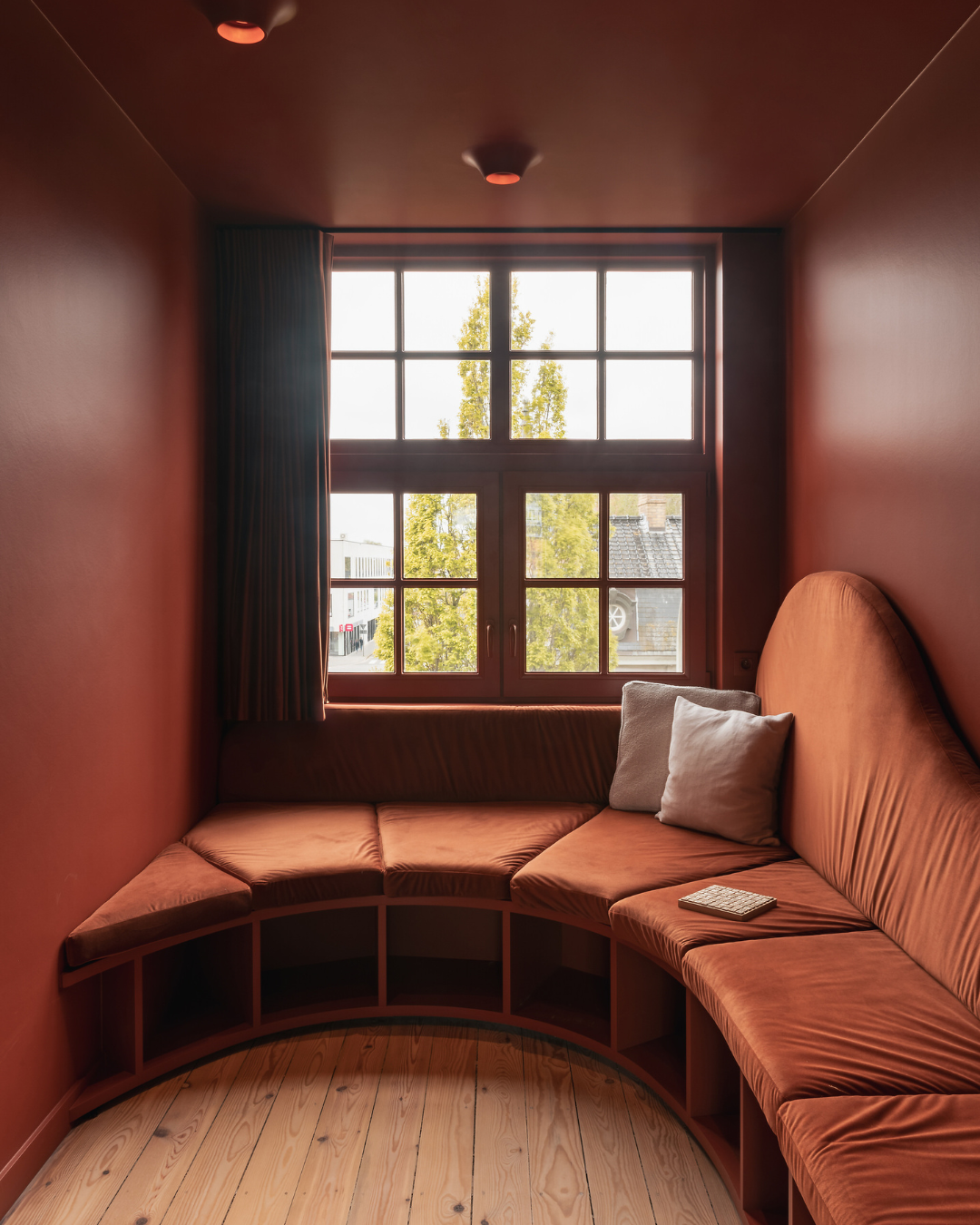 Decospan_Shinnoki_smoked_walnut_project