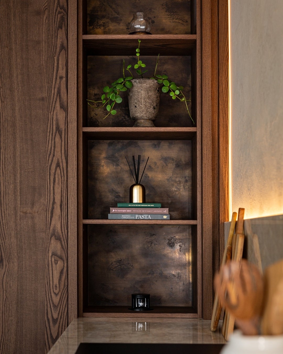 Kitchen - wood veneer - Shinnoki Cinnamon Triba - interior design