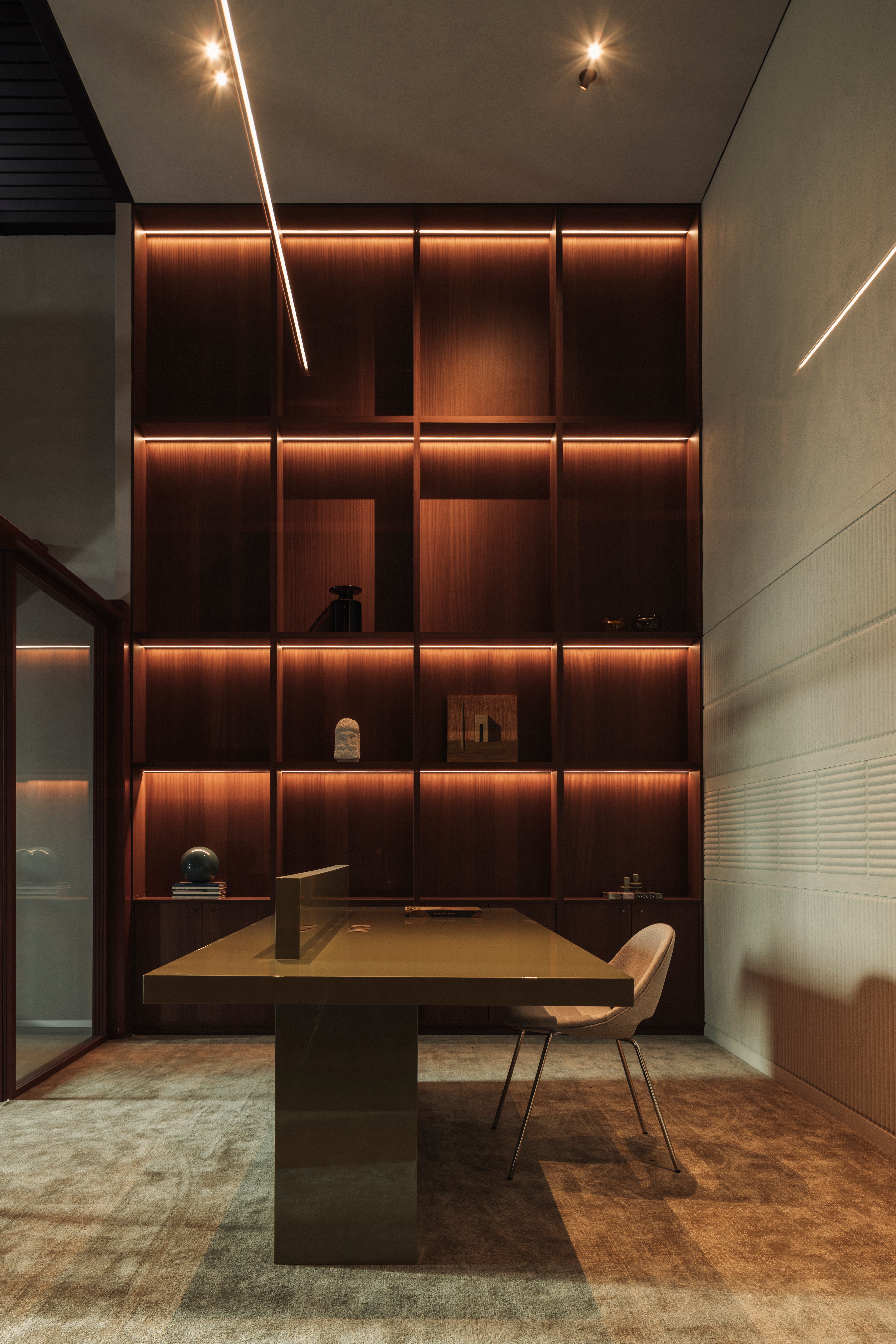 The Hub Brussels - Placage bois Shinnoki - Terra Sapele - Decospan - ébénisterie