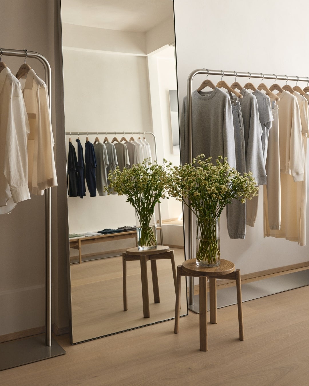 Retail project with Shinnoki natural oak - wood veneer - decospan