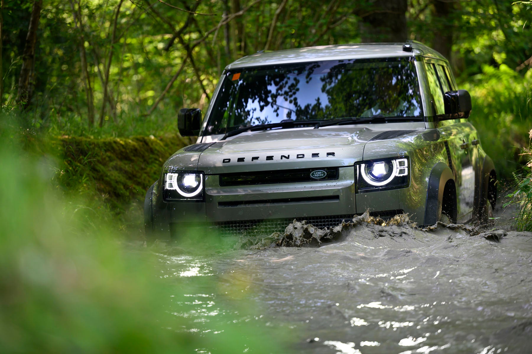 Image de l'annonce principale - Lisez notre essai sur le Land Rover Defender