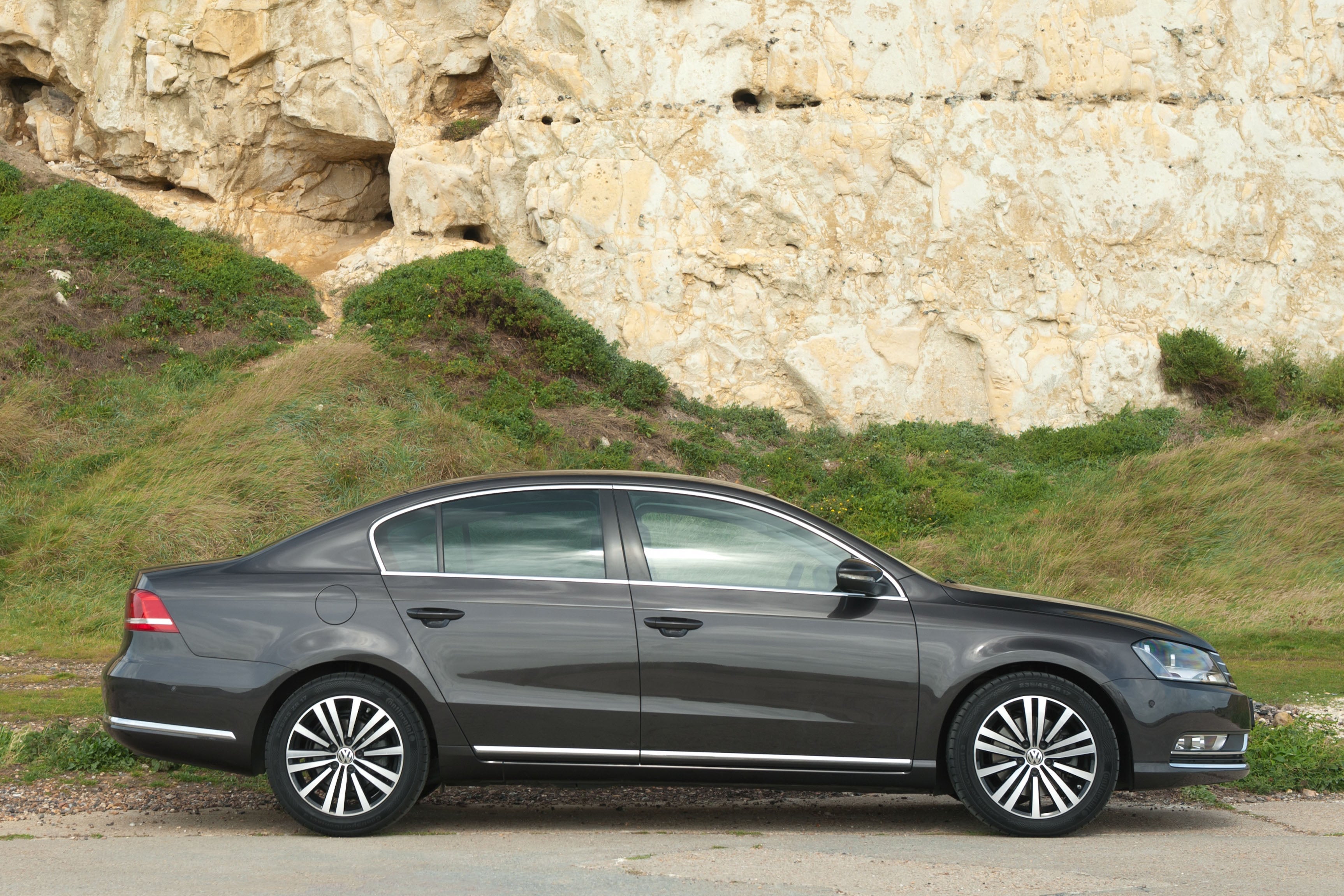 Volkswagen Passat (2011-2015) Review