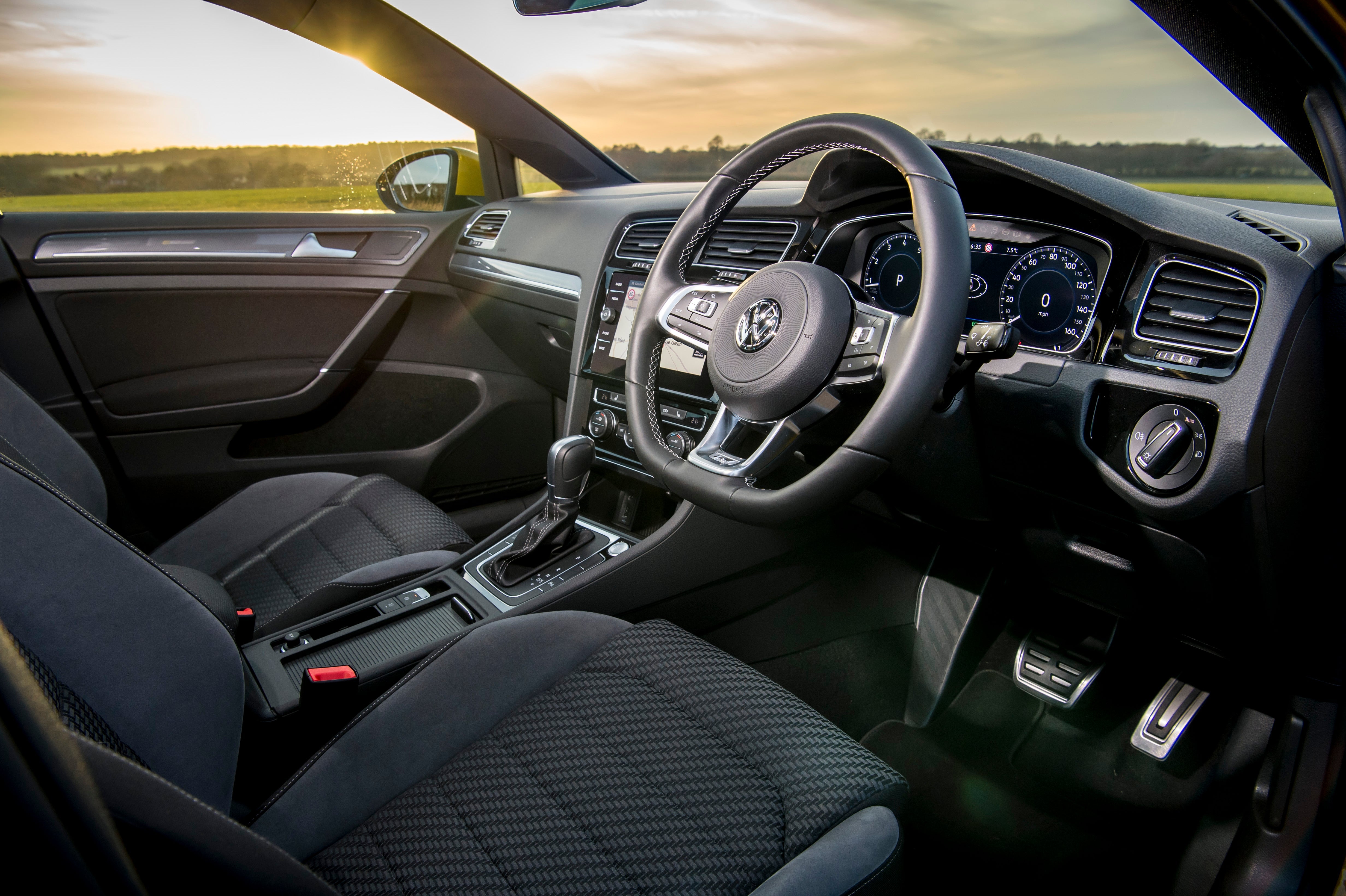 Volkswagen Golf GTE interior, dashboard & comfort | DrivingElectric