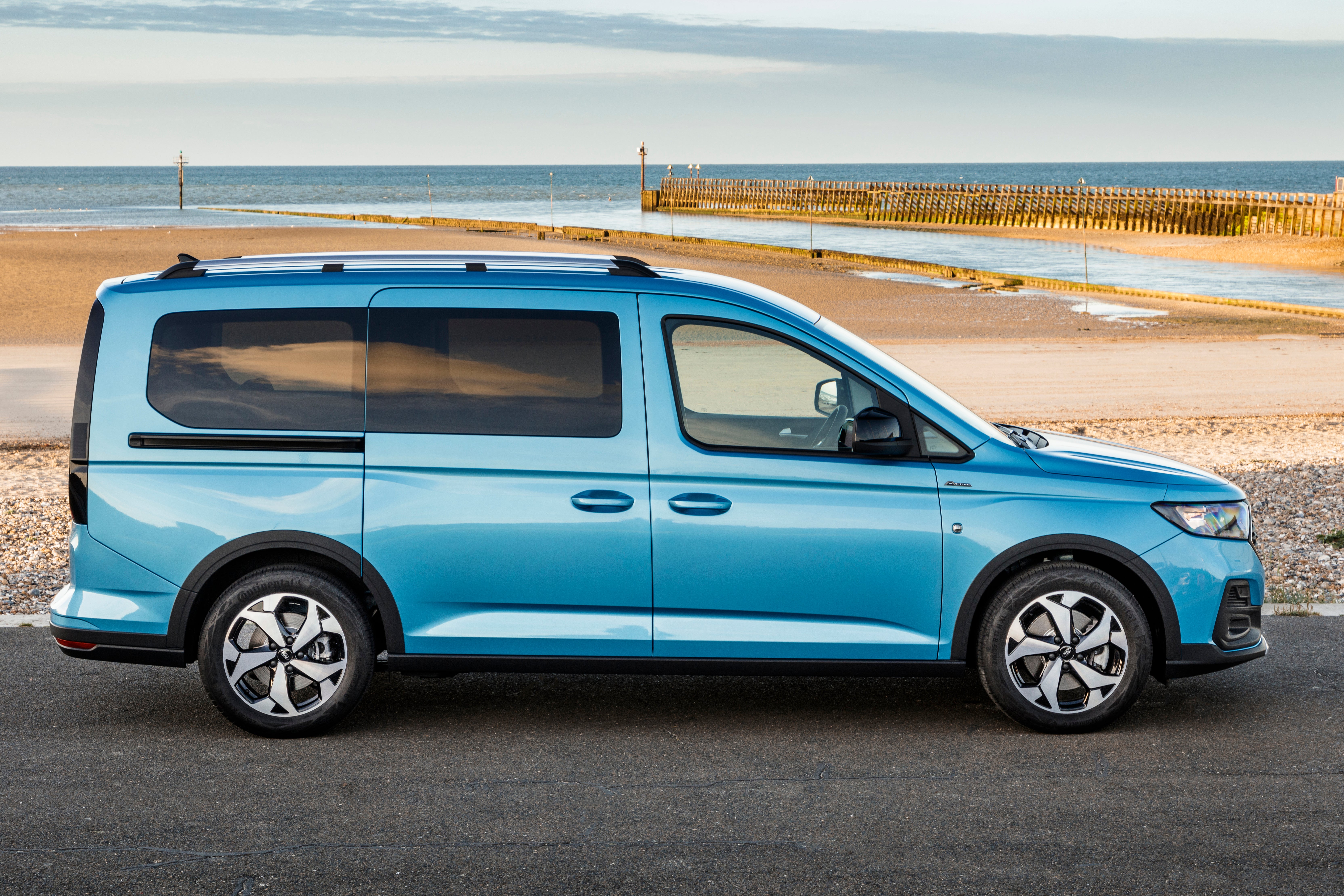 Ford Tourneo Connect Review (2024)