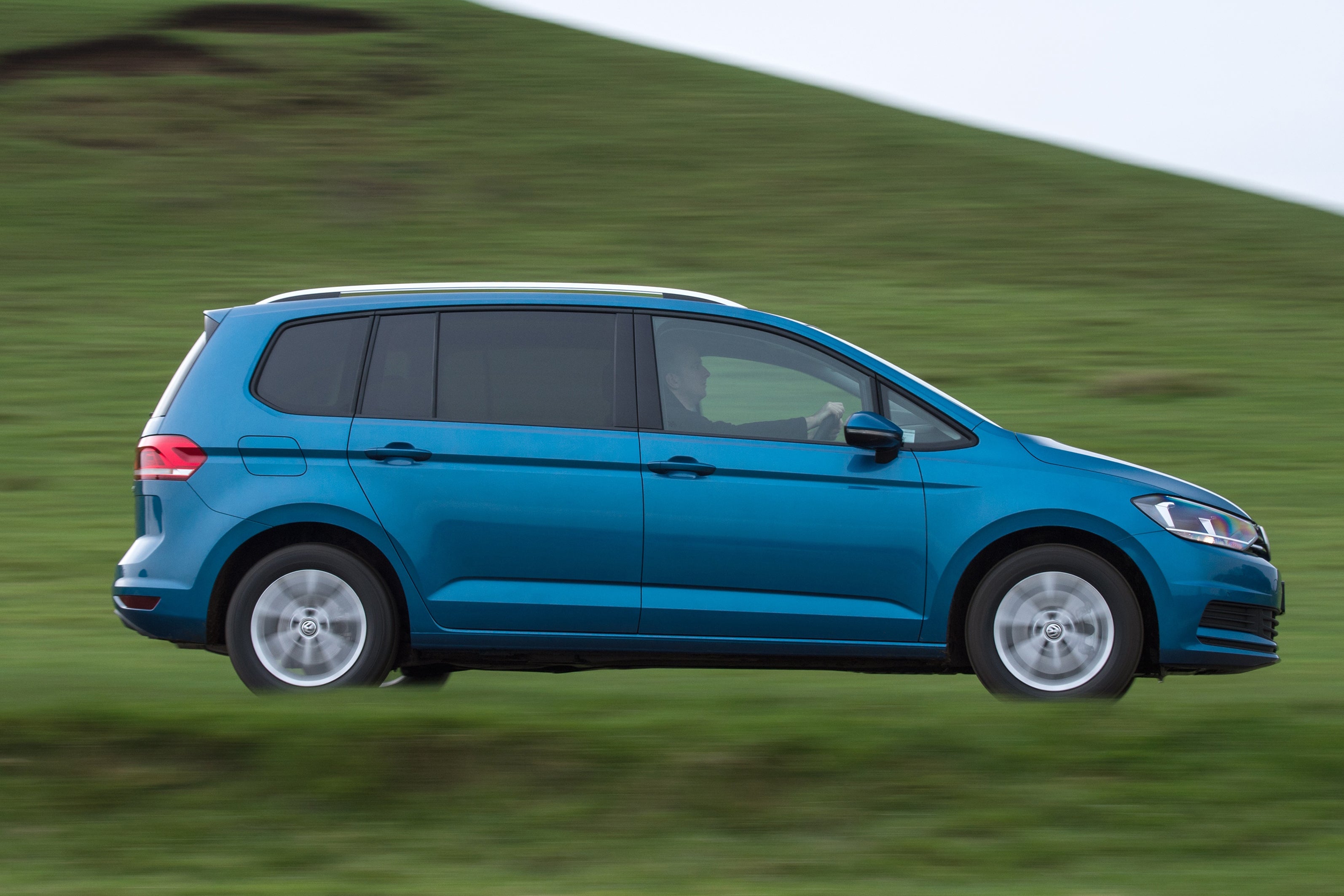 Volkswagen Touran review - Practicality, comfort and boot space 2024