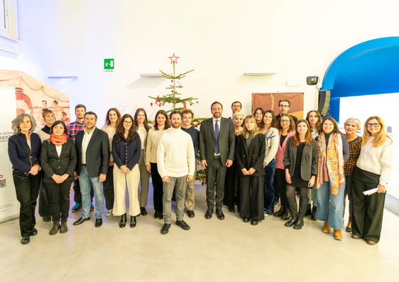 Le vincitrici e i vincitori dell’edizione 2024 insieme all’Assessore Marco Galateo (nella foto al centro) e alla Direttrice della Biblioteca provinciale Valeria Trevisan (prima da destra). (Foto: USP/Daniel von Johnston)