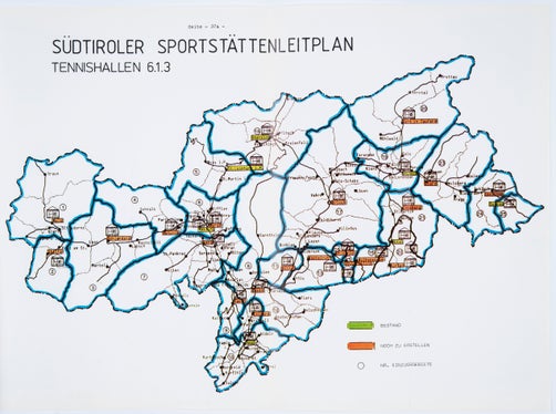 Laut Südtiroler Sportstättenleitplan gab es 1983 noch nicht genügend Tennisplätze (Abt. 27 Raumordnung, Nr. 663)