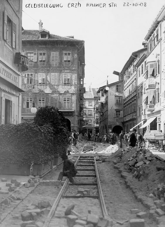 Posa di binari in via della Mostra precedentemente via Erzherzog Heinrich, Archivio Provinciale di Bolzano, Archivio dell'Azienda Elettrica Consorziale, No. 349