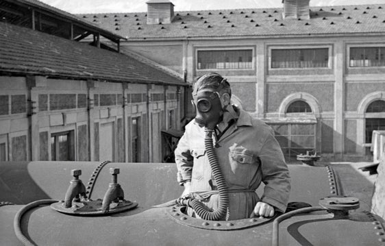 Notfallübung für Arbeiter
Werk Montecatini, Sinich, 1938–41