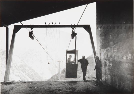 La cabinovia per il personale della miniera Monteneve (Ridanna). L'impianto fu il primo prototipo dell'azienda Leitner (circa 1980). ApBz, raccolta fotografica Ufficio stampa, n. 1511.