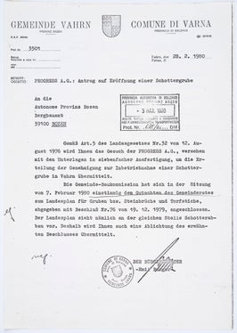 2d) L'Ufficio minerario era competente non soltanto per le miniere sotterranee, bensì anche per quelle in superficie come cave e torbiere; stipulava concessioni per l'estrazione di sabbia e ghiaia. (Uff. innovazione industriale, n. 221)