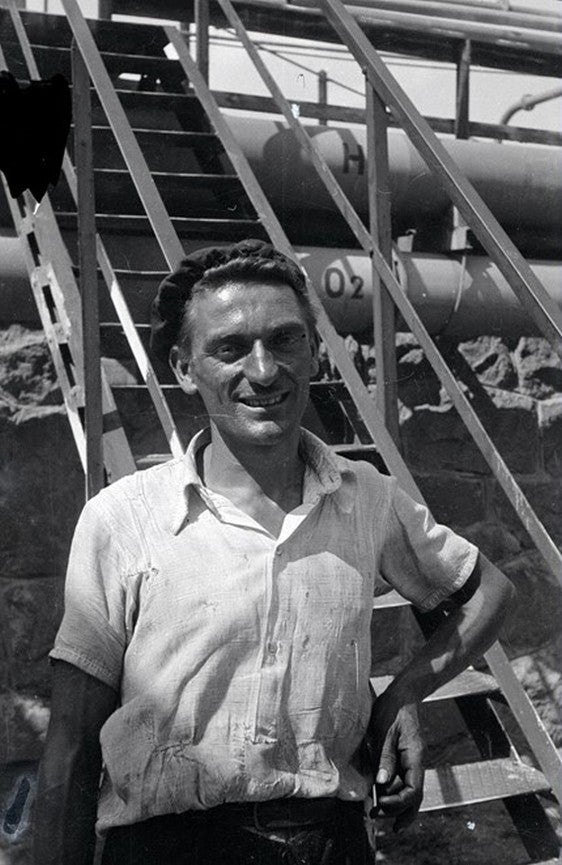 Sisto Sisti mit weißem Hemd in der Fabrik
Sinich, Werk Montecatini, 1930–35