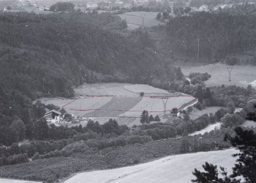 2e) Das Landesbergbauamt war neben dem Bergbau unter Tage auch für Steinbrüche, Gruben und Torfstiche zuständig; es stellte Konzessionen zum Abbau von Sand und Schotter aus. (Amt für industrielle Innovation, Nr. 22)