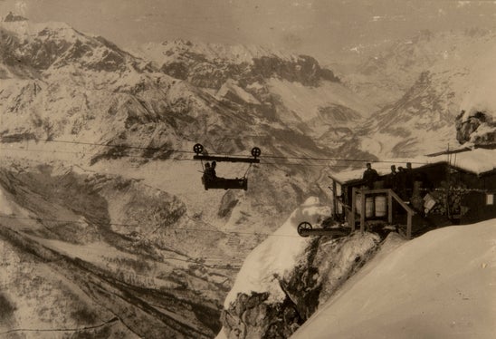 Feldseilbahn zwischen der Rocchettaspitze und der Rocchetta Alta (Trentino) im Ersten Weltkrieg. SLA, Sammlung Pfeiffersberg, Nr. 504.