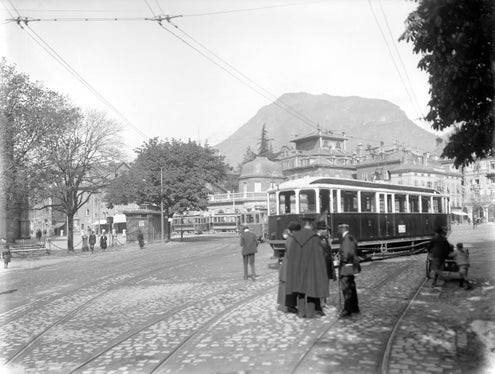 Il tram arriva in piazza Walther, Archivio provinciale di Bolzano, Archivio dell'Azienda Elettrica Consorziale, No. 268