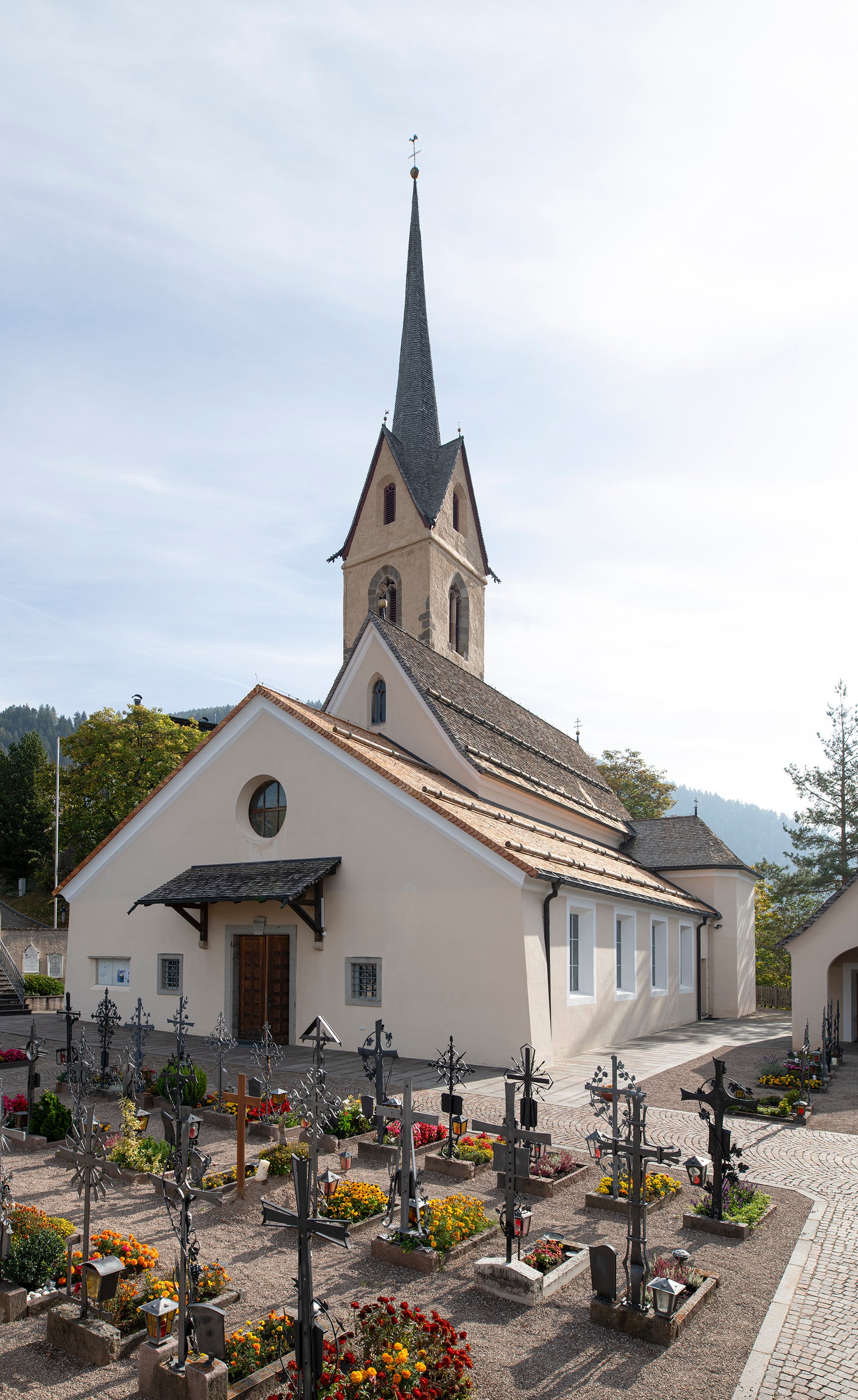 Pfarrkirche St.Valentin in Gummer mit Friedhof