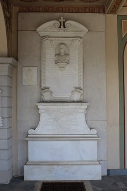 Familiengruft der Welsperg in den Arkaden des Friedhofs von Welsberg (Foto: Philipp Tolloi)