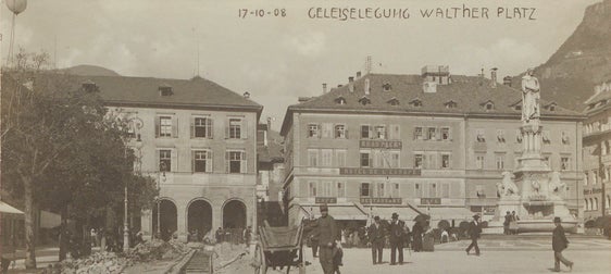 Posa di binari in Piazza Walther, Archivio Provinciale di Bolzano, Archivio dell'Azienda Elettrica Consorziale, Pos. XVI.3.2.6