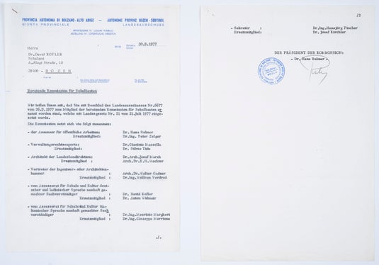 David Kofler, erster deutscher Schulamtsleiter Südtirols von 1975 bis 1987, wird zum Mitglied der beratenden Kommission für Schulbauten ernannt, 1977 (Deutsches Schulamt, Nr. 356)