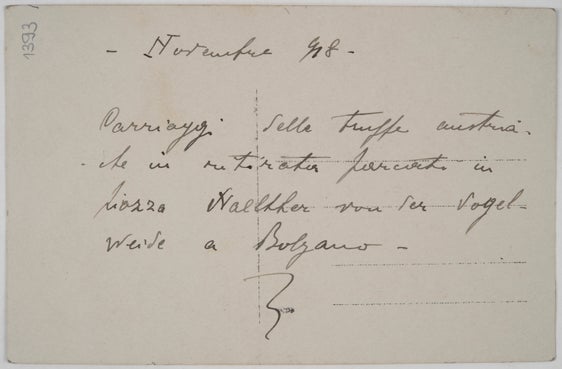 - Novembre (1)918 - Carriaggi delle truppe austriache in ritirata parcati in piazza Wallther (!) von der Vogelweide a Bolzano.