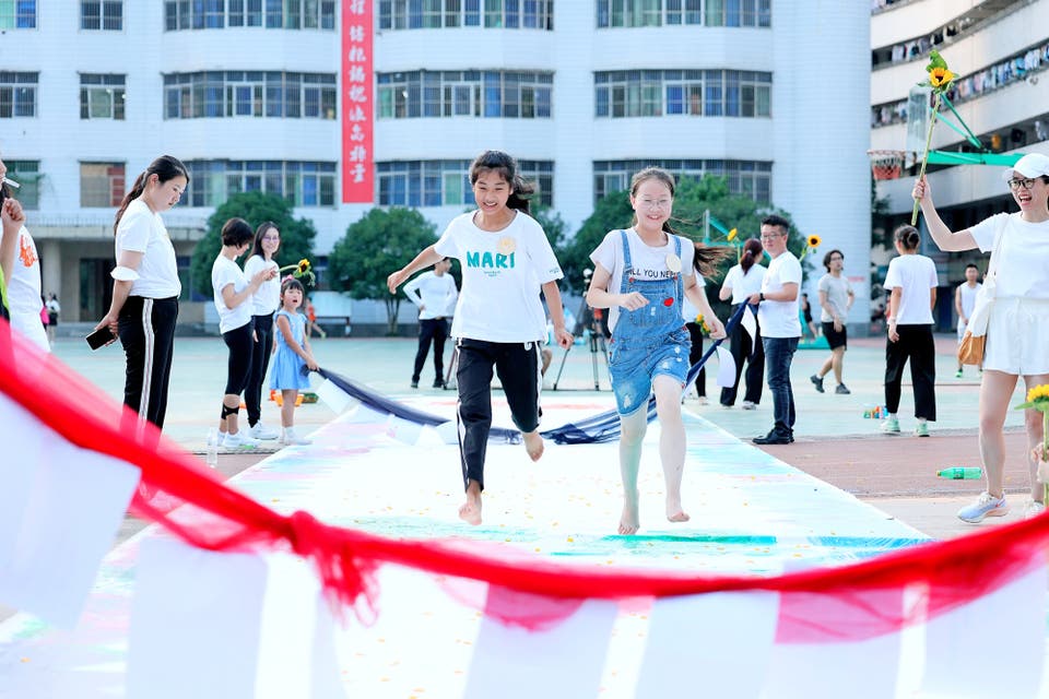 Dentsu Creative China - Haleon's "A Letter for Mountain Girls"