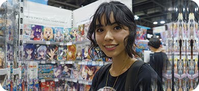 Image of an asian woman exploring niche platforms online.