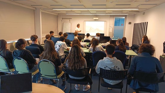 Studentesse e studenti del Liceo Pascoli durante la presentazione delle attività e di un progetto del Center of Competence GIS 