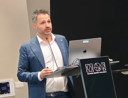 Il nuovo centro di competenza può fare affidamento sulla pluriennale esperienza di Informatica Alto Adige SpA (IAA), il cui team, in qualità di CSIRT Alto Adige sotto la guida di Francesco Terracciano (in foto), monitora operativamente le minacce e interviene in caso di incidenti. (Foto: USP/Ursula Pirchstaller)