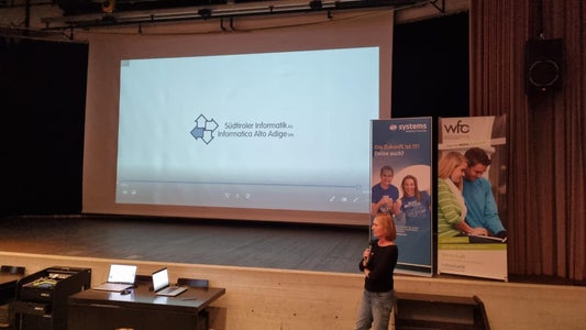 Head of Corporate Organization, Karin Zingerle, durante la presentazione di SIAG 