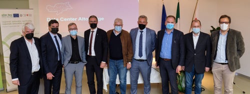 Foto di gruppo durante l'inaugurazione con (sx) Stefan Gasslitter (Direttore generale SIAG), Cristoph Brandt (Prensidente Informatica Alto Adige Spa), Roberto Fabbri (Head of RUN: Innovation & Consulting di Informatica Alto Adige Spa), il presidente della Provincia Arno Kompatscher, Kurt Pöhl (ex direttore del dipartimento IT), Alexander Steiner (Direttore generale della Provincia), Josef Hofer (Direttore Ripartizione Informatica), Gerhard Grießmair (Direttore della ripartizione dirigenza amministrativa dell’ospedale di Brunico), Andrea Toniutti (Direttore della Ripartizione Informatica dell’Azienda Sanitaria dell’Alto Adige) (Foto: Oliver Oppitz)