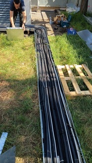 Verlegung der Stromkabel für das neue Notstromaggregat im Data Center in Bozen.