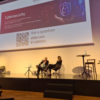 Stefan Gasslitter, Generaldirektor der Südtiroler Informatik AG, bei der abschließenden Gesprächsrunde mit den Direktoren der Inhouse-Gesellschaften des Cerchio ICT. Foto: Siag, 2022