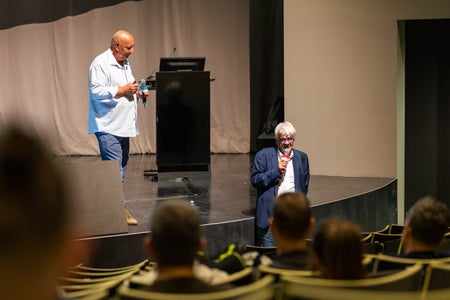 SIAG-Generaldirektor Stefan Gasslitter mit dem Keynote-Speaker Manfred Schweigkofler