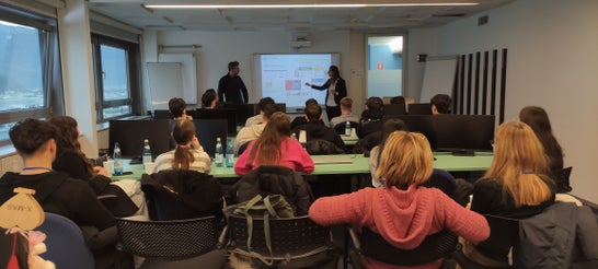 Das Team COC: WEB bei der Präsentation seiner Tätigkeitsbereiche.