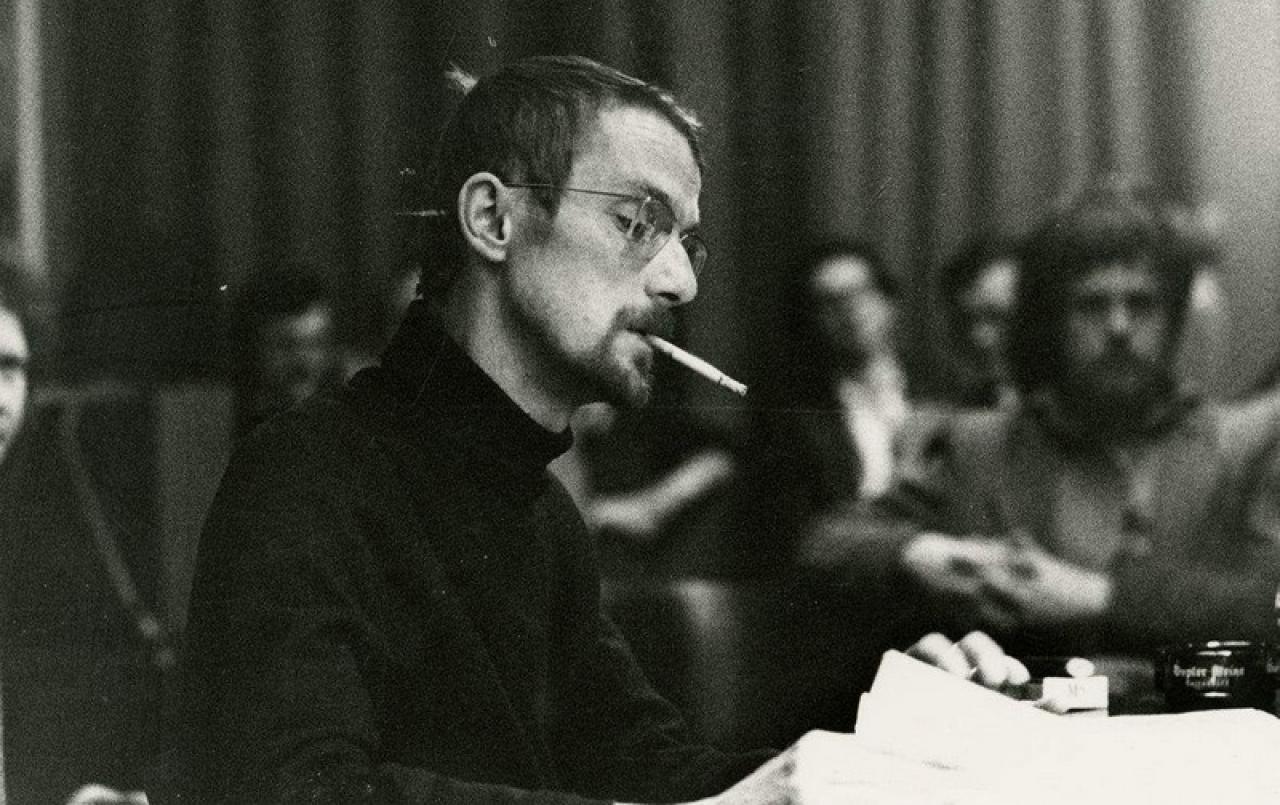 Auf dem Foto zu sehen: Porträt von N. C. Kaser, 1978, während einer Lesung in der Alten Schmiede in Wien. Foto: Hannelore Bachheimer.