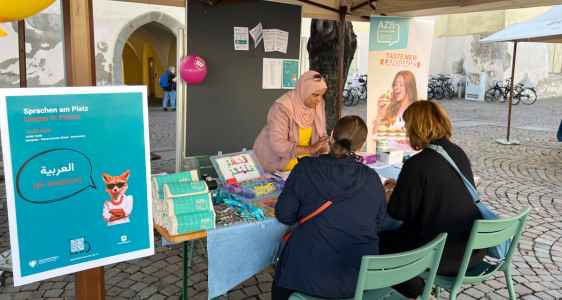 Mit Arabisch, Chinesisch, Englisch, Spanisch und der Italienischen Zeichensprache wurden heuer nicht nur gängige Sprachen in den Fokus gestellt. (Foto: Amt für Weiterbildung und Sprachen)