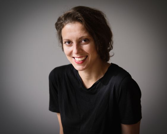 Auf dem Foto zu sehen: das Porträt der Preisträgerin Sarah Decristoforo. Foto: Thomas Scheid.