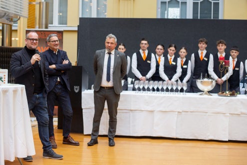 Schülerinnen und Schüler der LBS Savoy gestalten Weihnachtsbuffet im Palais Widmann