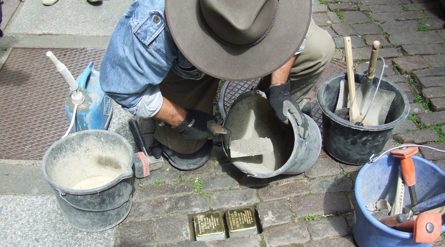 Gunter Demning beim Stolpersteinverlegung in Meran, Mai 2012