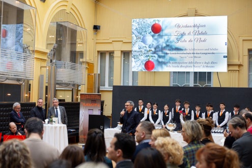 Schülerinnen und Schüler der LBS Savoy gestalten Weihnachtsbuffet im Palais Widmann